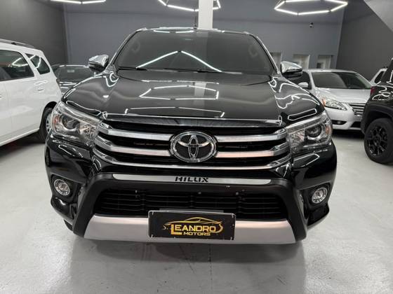 TOYOTA HILUX 2.8 SRX 4X4 CD 16V DIESEL 4P AUTOMÁTICO TOYOTA HILUX 2.8 SRX 4X4 CD 16V DIESEL 4P AUTOMÁTICO